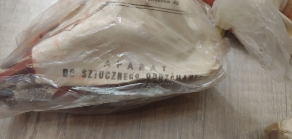 APTECZKA PRL 1974 rok  z zawartością była używana w ZAPOROŻCU
