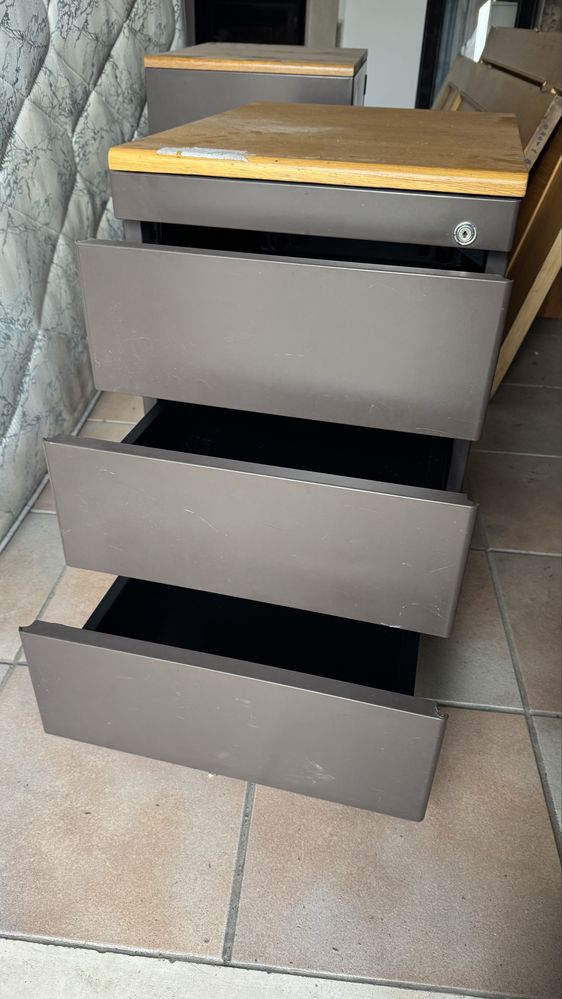 Conjunto mobiliário de escritório