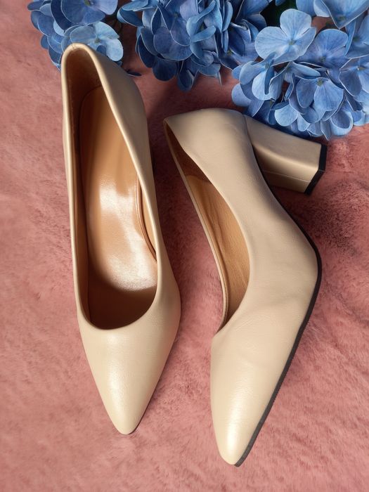 Buty na obcasie czułenka kremowe roz 37 nowe szpic słupek