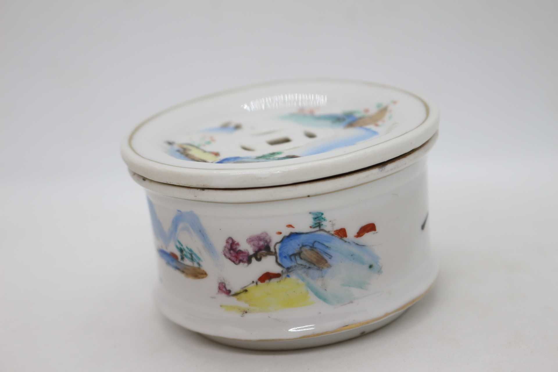 Caixa de Grilos Porcelana Chinesa Paisagem e Caligrafia Séc XX