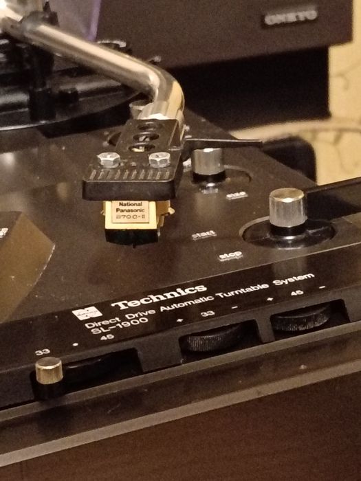 Проигрыватель винила Tehnics SL 1900