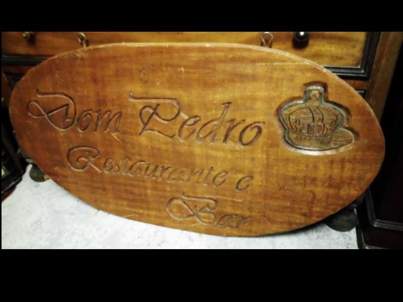 grande placa/painel em madeira maciça "Dom Pedro Restaurante Bar"