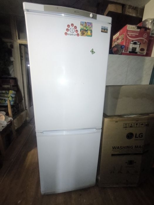 Індезіт холодильник