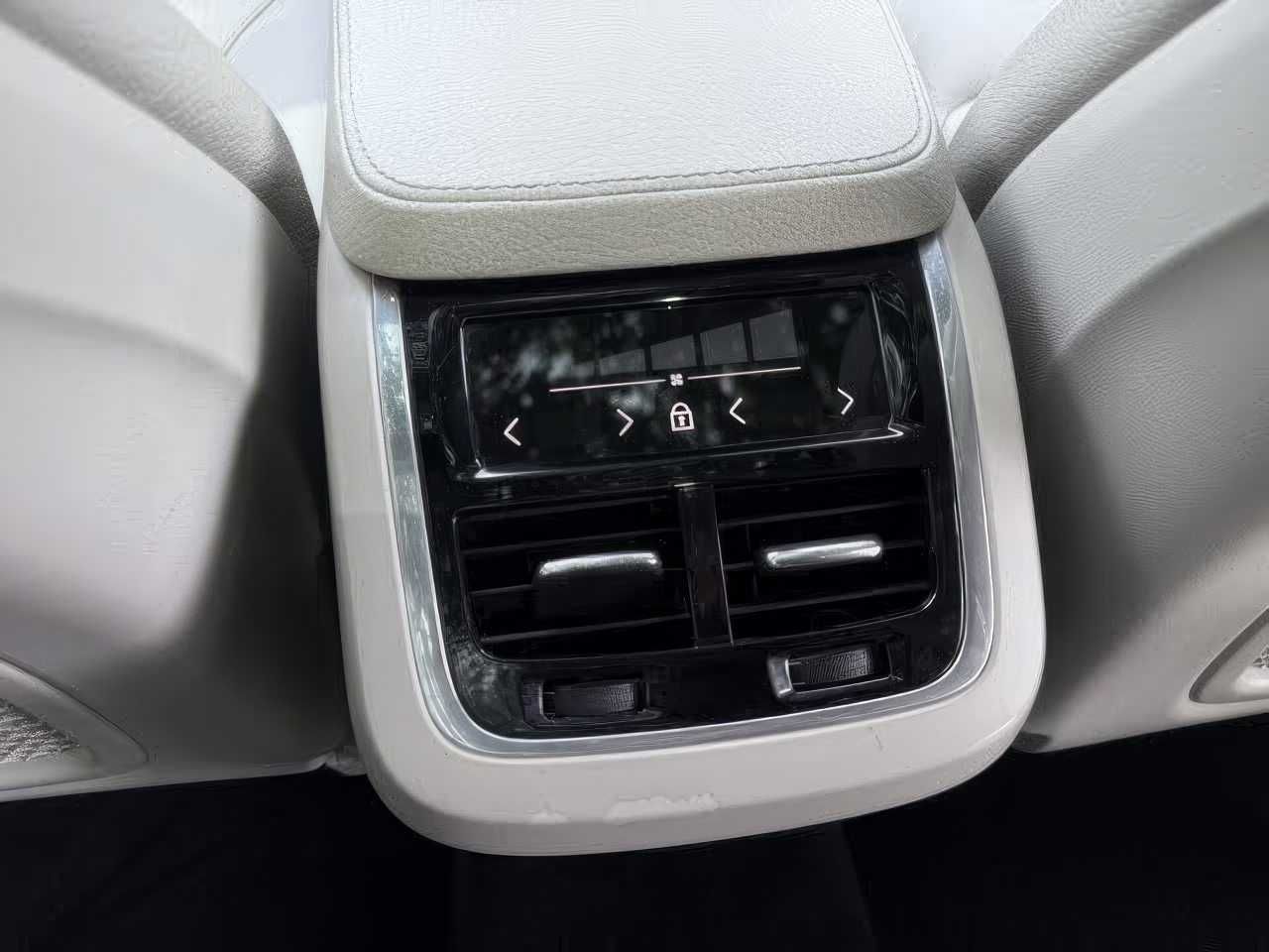 2019 Volvo XC90 T6 Momentum