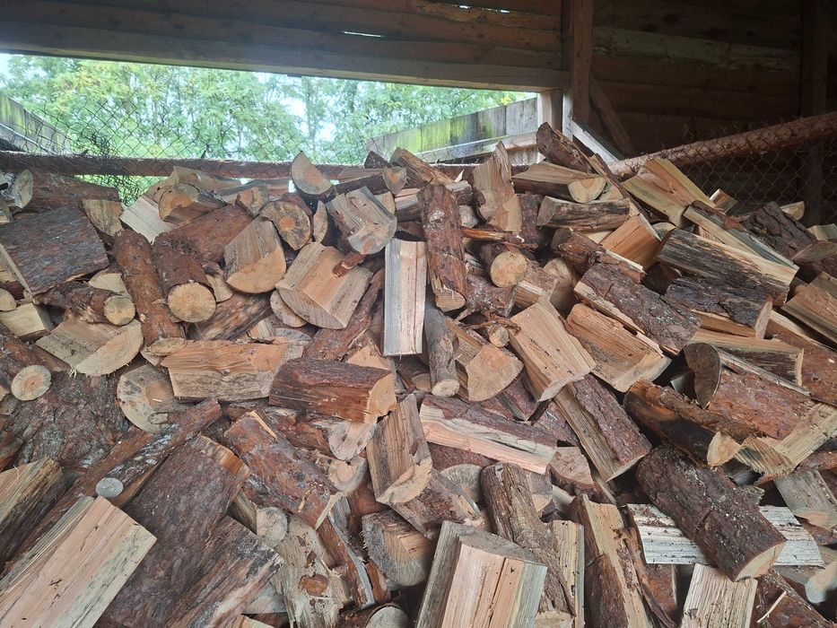 drewno opałowe sosna pocięta porąbana