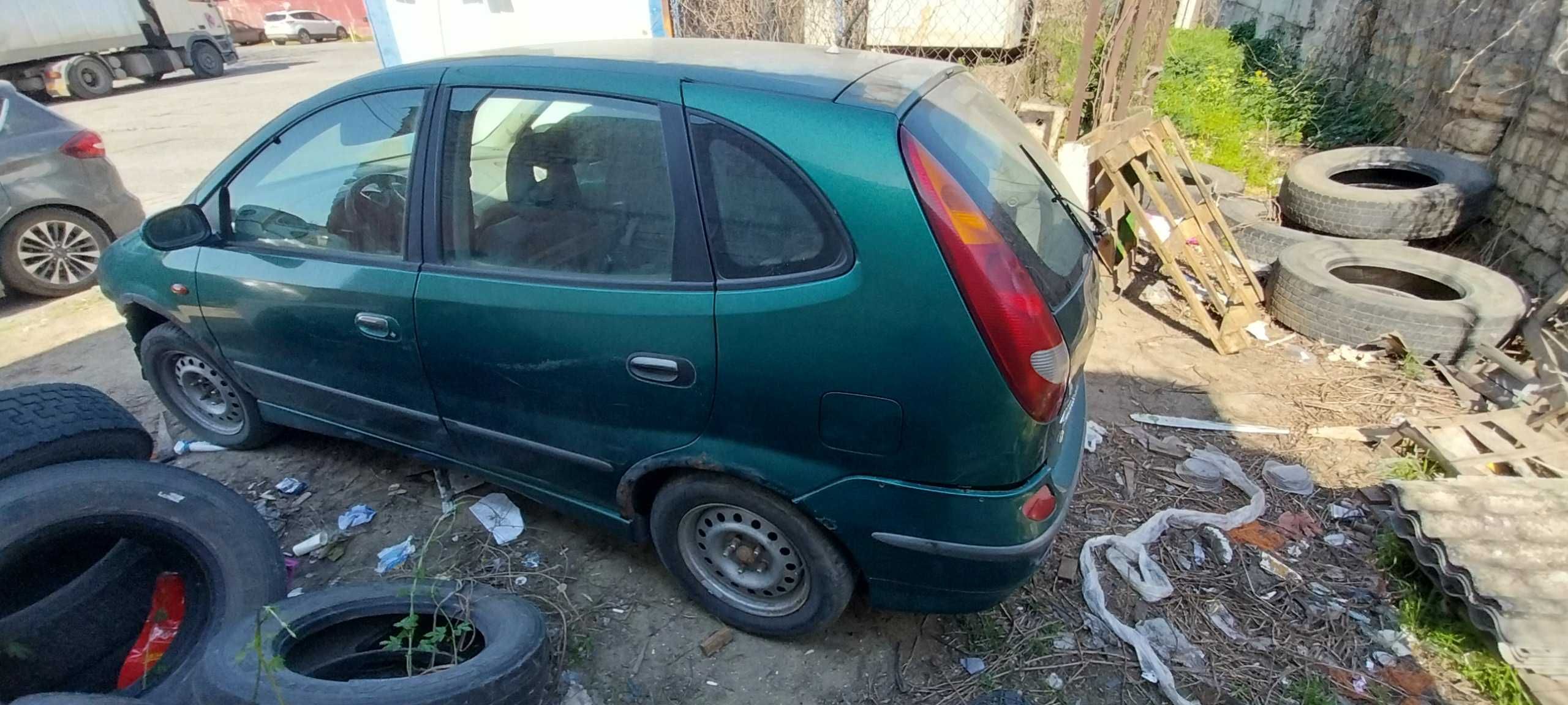 Розбираю Nissan Almera Tino