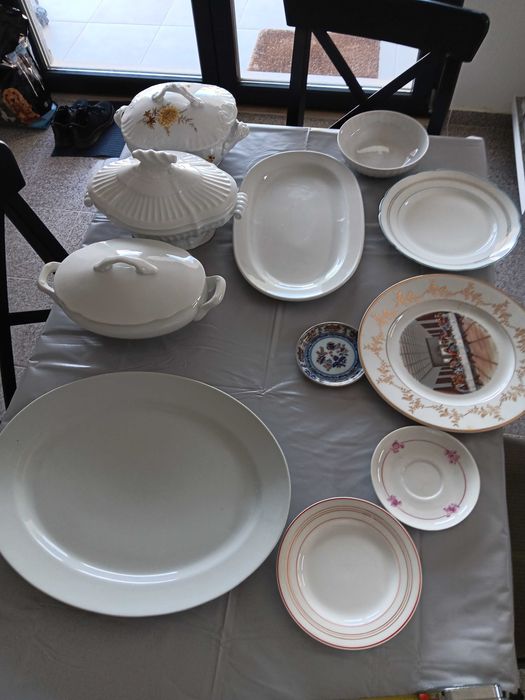 Conjunto Vista Alegre, Pratos, Travessas e Terrinas diversas