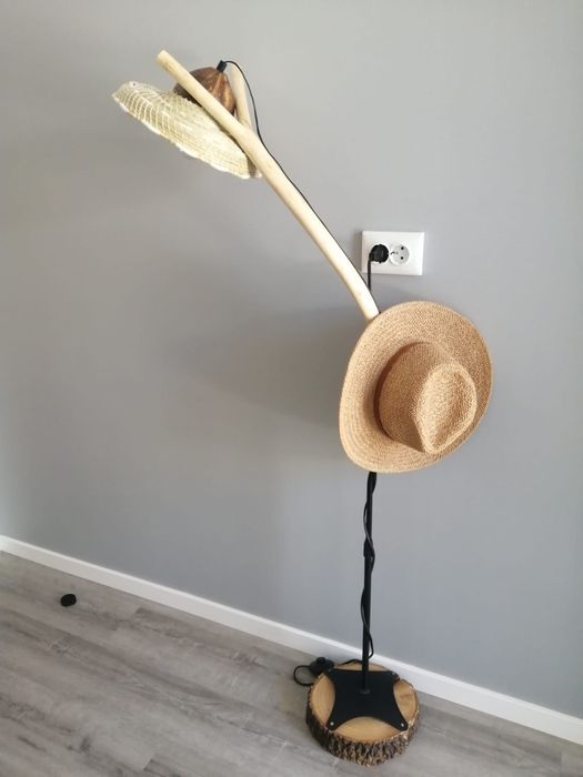 Candeeiro de pé em artesanato