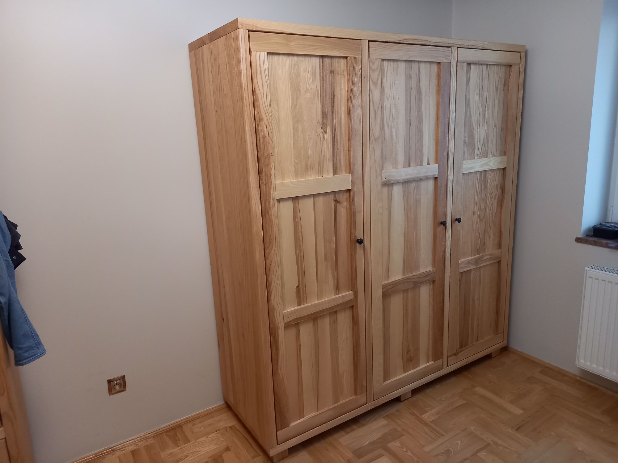 Piękna drewniana szafa jesionowa/dębowa.