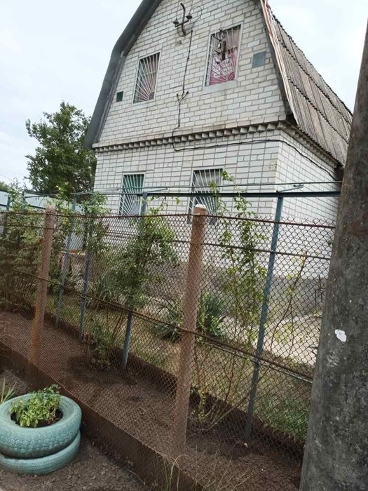 Продається дачна ділянка з будинком