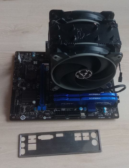 Intel i7-4770K + MSI H87M-E33 + 16GB +cooler Arctic + TPM 1.2 + SSD512