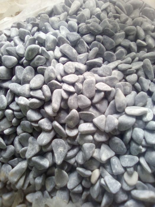 seixo rolado cinzento para decoração de jardins