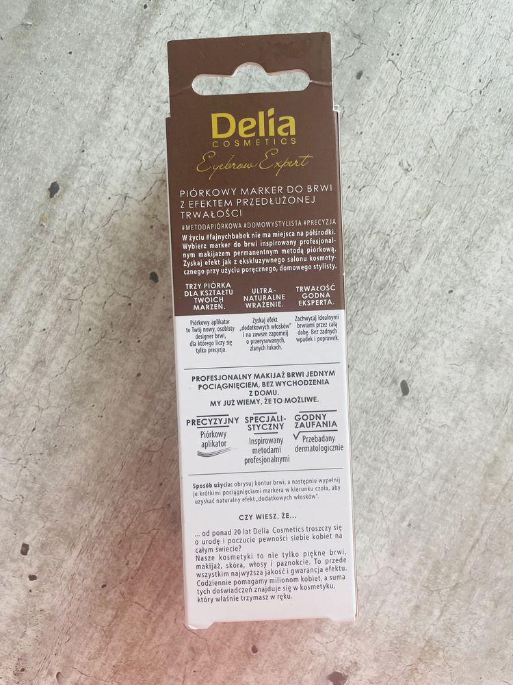 Piórkowy marker do brwi Delia