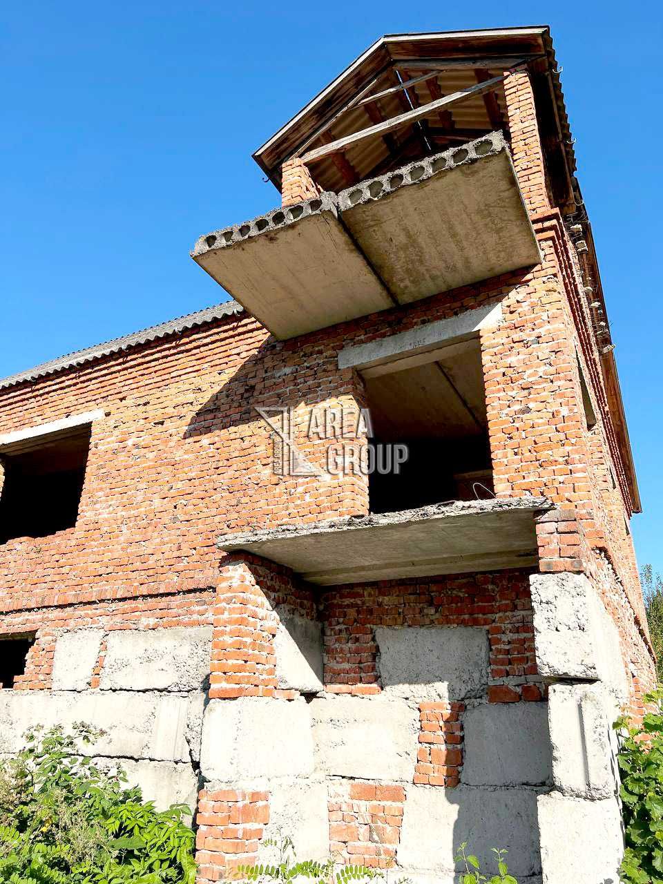 Продається будинок під дачу в гарному та тихому районі.