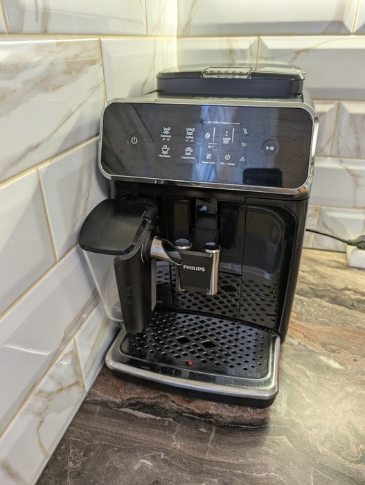 Кавомашина PHILIPS Series 2200 EP2231/40 LatteGo кавоварка Saeco