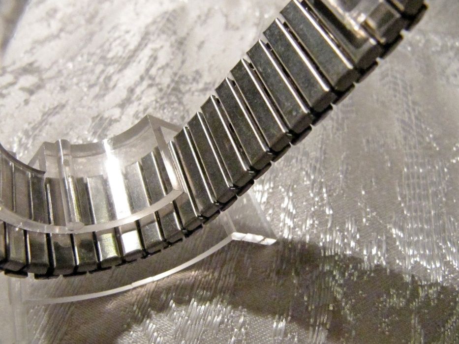 Часы Omax коллекционные,2007 года, браслет резинка, новые