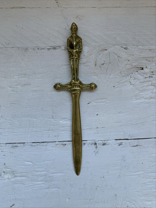 Mosiezny noz do otwierania listow z rycerzem