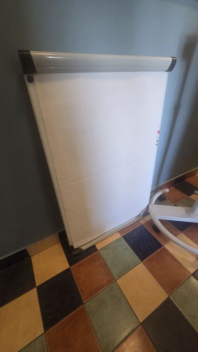 Tablica Flipchart na kółkach