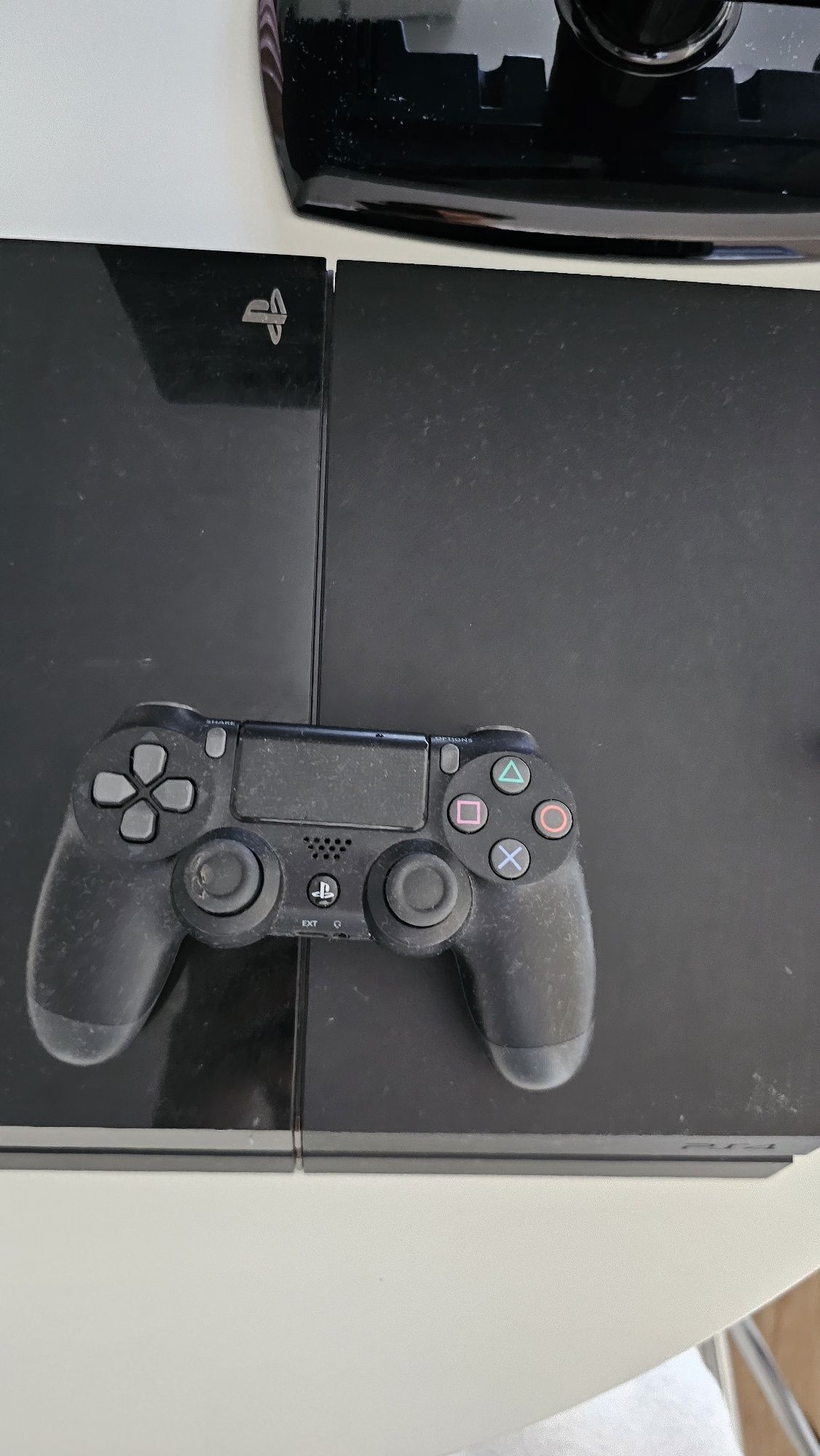 Ps4 Flat + uma Tv 2jogos é um comando