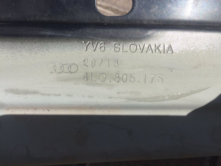 Audi q7 тримач переднього лівого крила