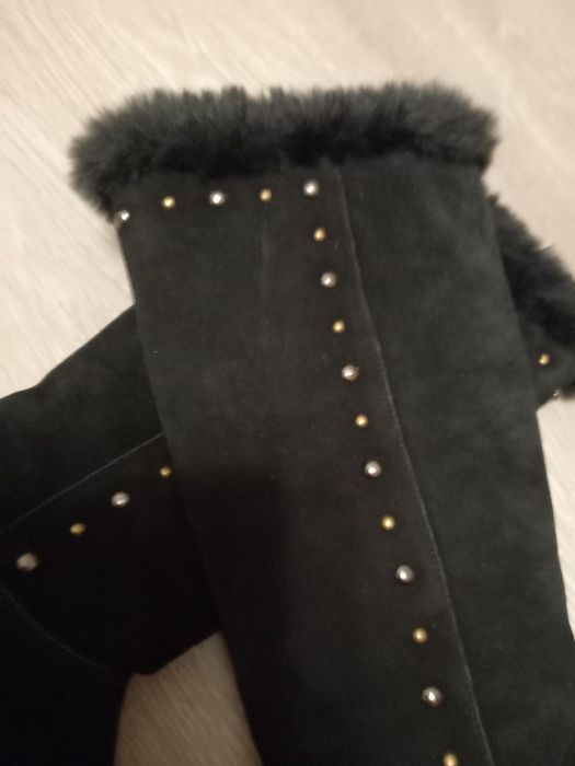 Стмльні замшеві чоботи  bearpaw