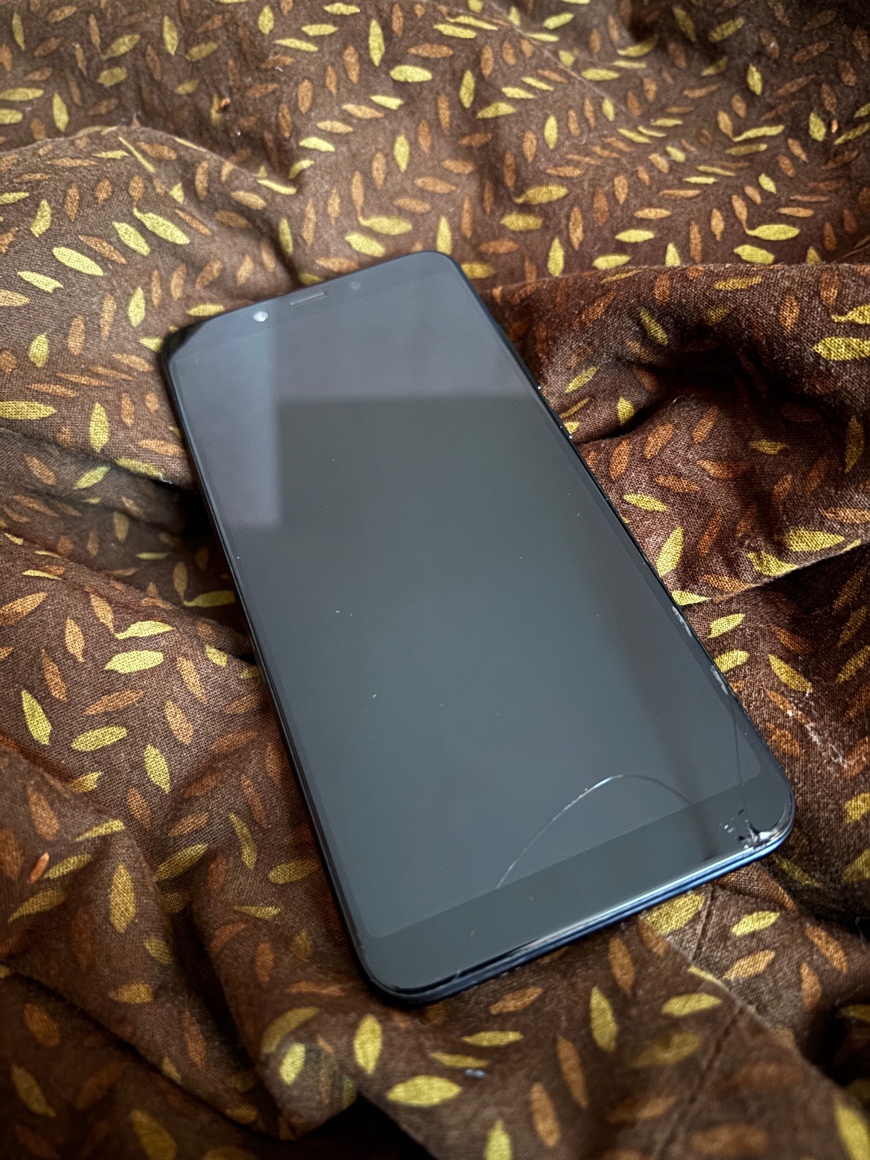 Xiaomi Mi A2 4/64 (Android One) – повністю робочий, є нюанси по екрану