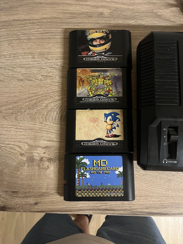 Mega Drive 3 comando ,3 originais e um com todos os jogos disponíveis