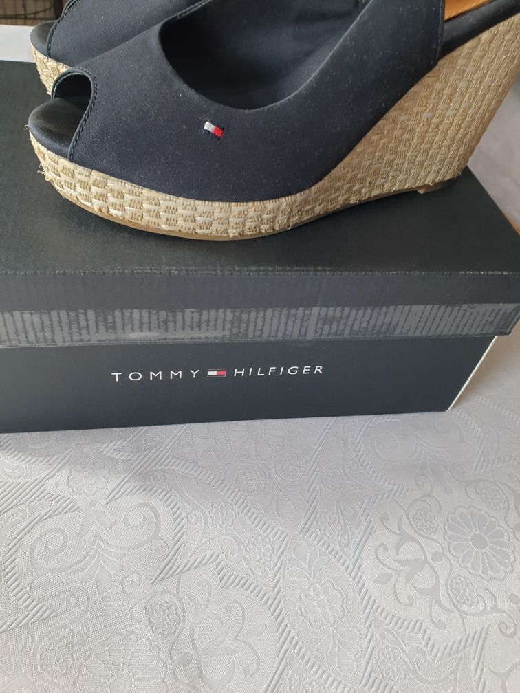 Buty letnie damskie 38 firmy Tommy Hilfiger