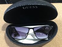 Очки солнцезащитные GUESS