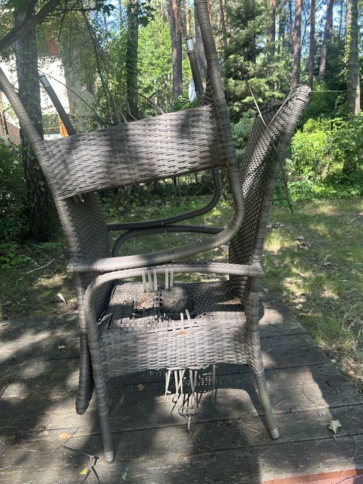 4 krzesła ogrodowe uszkodzone do renowacji