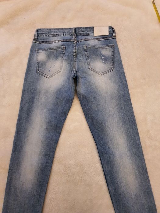 Spodnie dżinsy przetarcia Reserved W27 L32