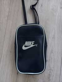 Продам сумочку Nike.