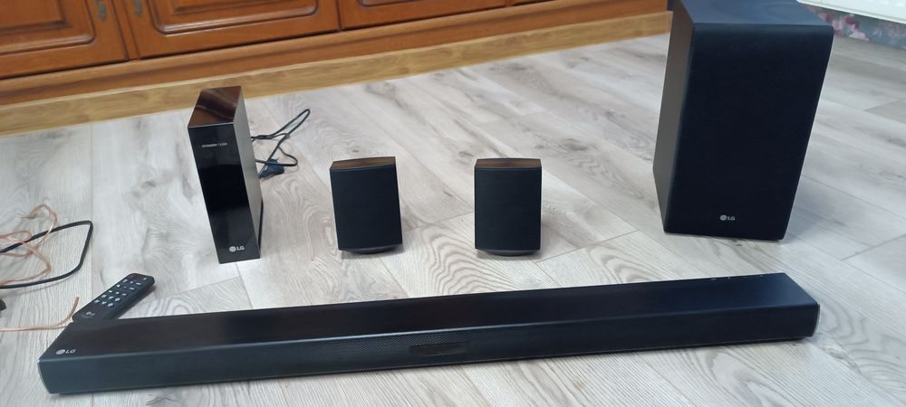 Soundbar LG + subwoofer + głośniki tylne - 420W + Gratisy