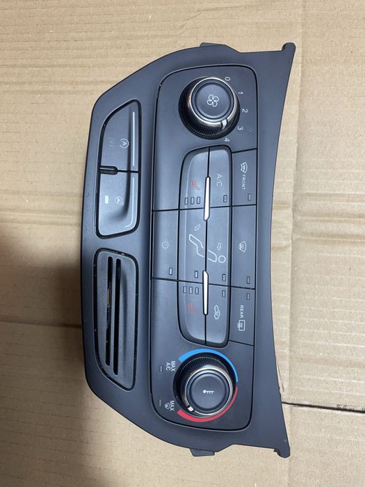 Ford focus III mk3 panel nawiewu klimatyzacji ładny sprawny
