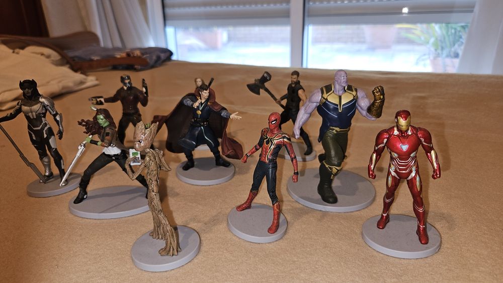 Marvel Avengers: Infinity War 10-Piece Deluxe PVC Figure Playset