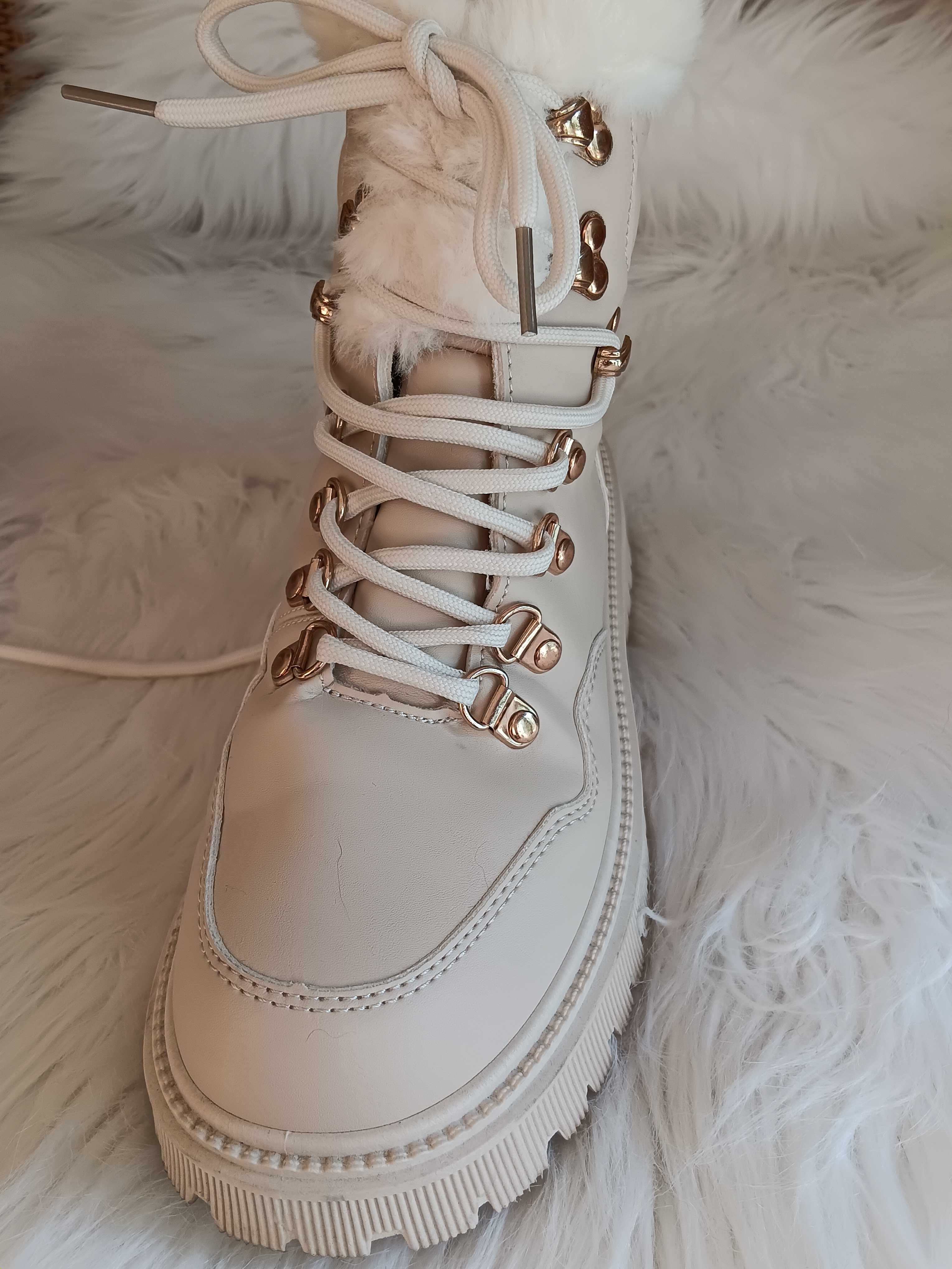 Bota Estilo Militar com Pêlo-Seaside - como novas