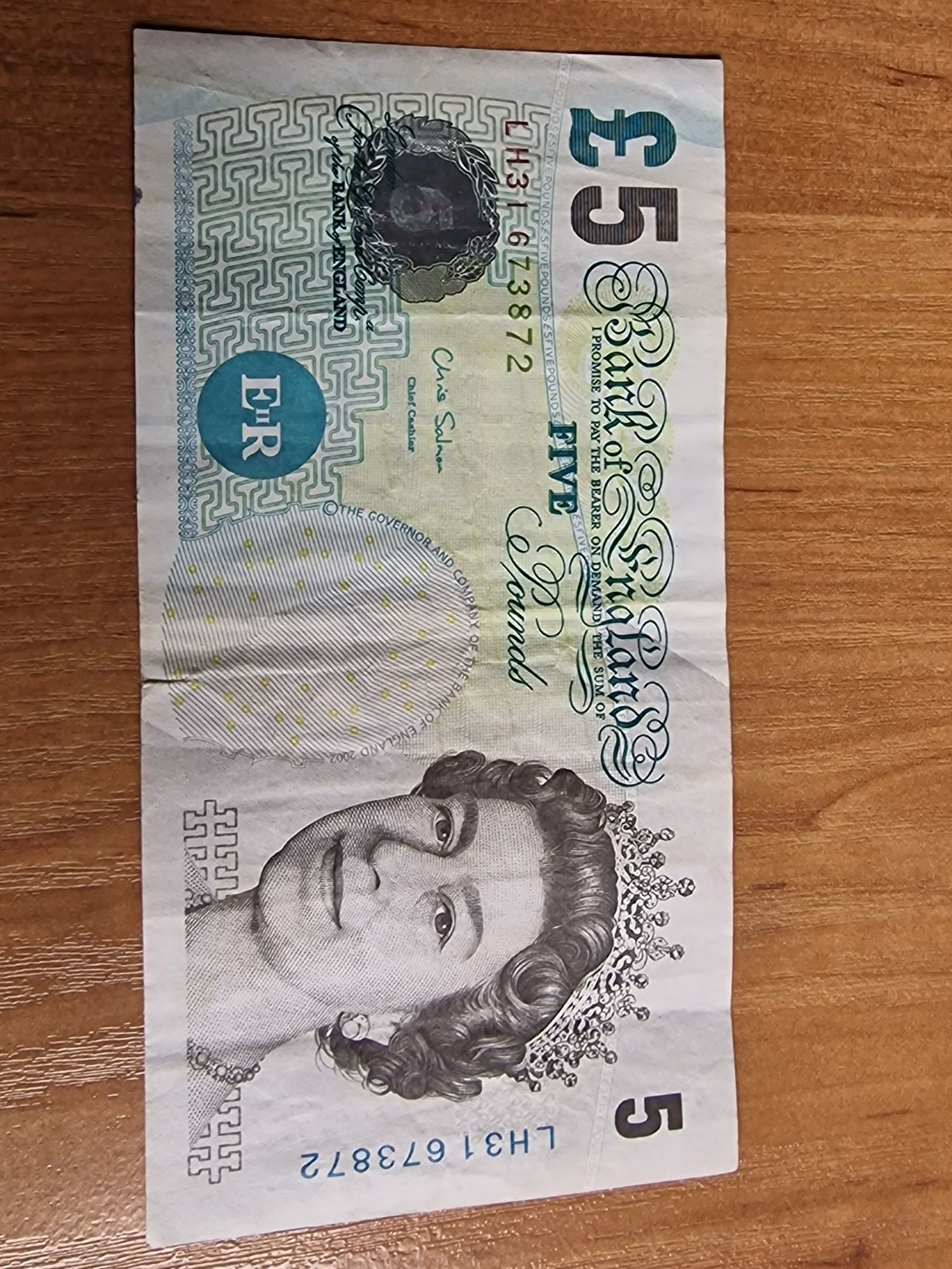 Banknot 5 funtow wycofany z obiegu