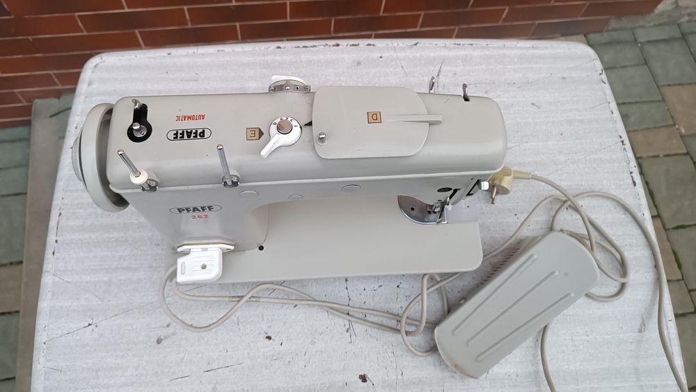Швейна машина Pfaff  з Німеччини