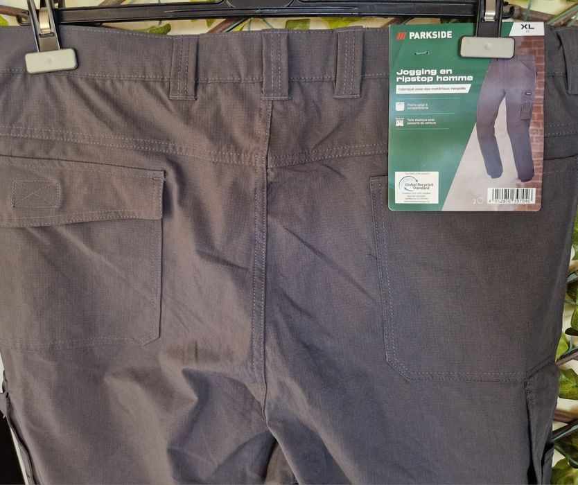 Calças de trabalho novas a estrear multibolsos em preto e cinza 
Elást