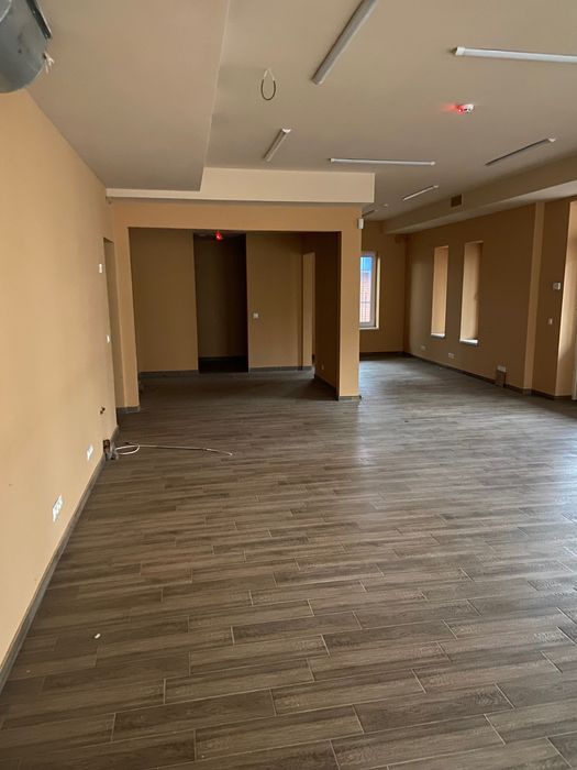 Продам будівлю комерційного призначення.