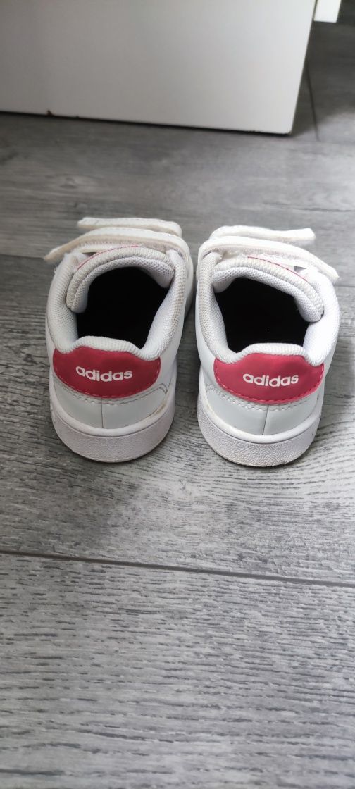 Buciki Adidas dla dziewczynki