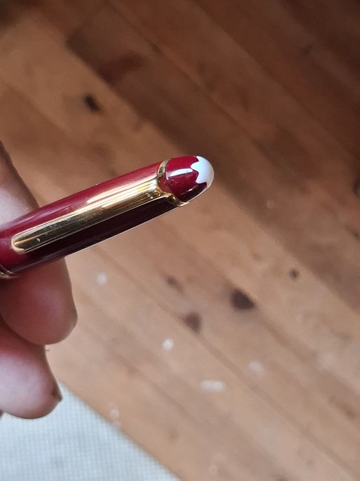 Caneta Montblanc Classic burgundy e ouro