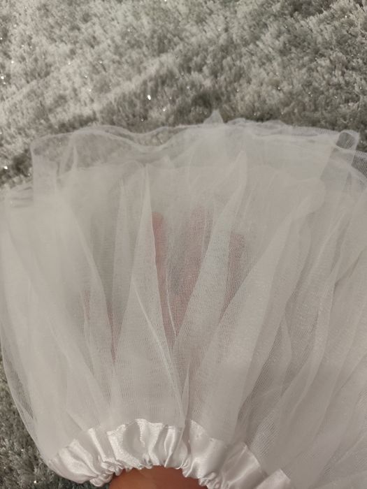 Saia de menina branca