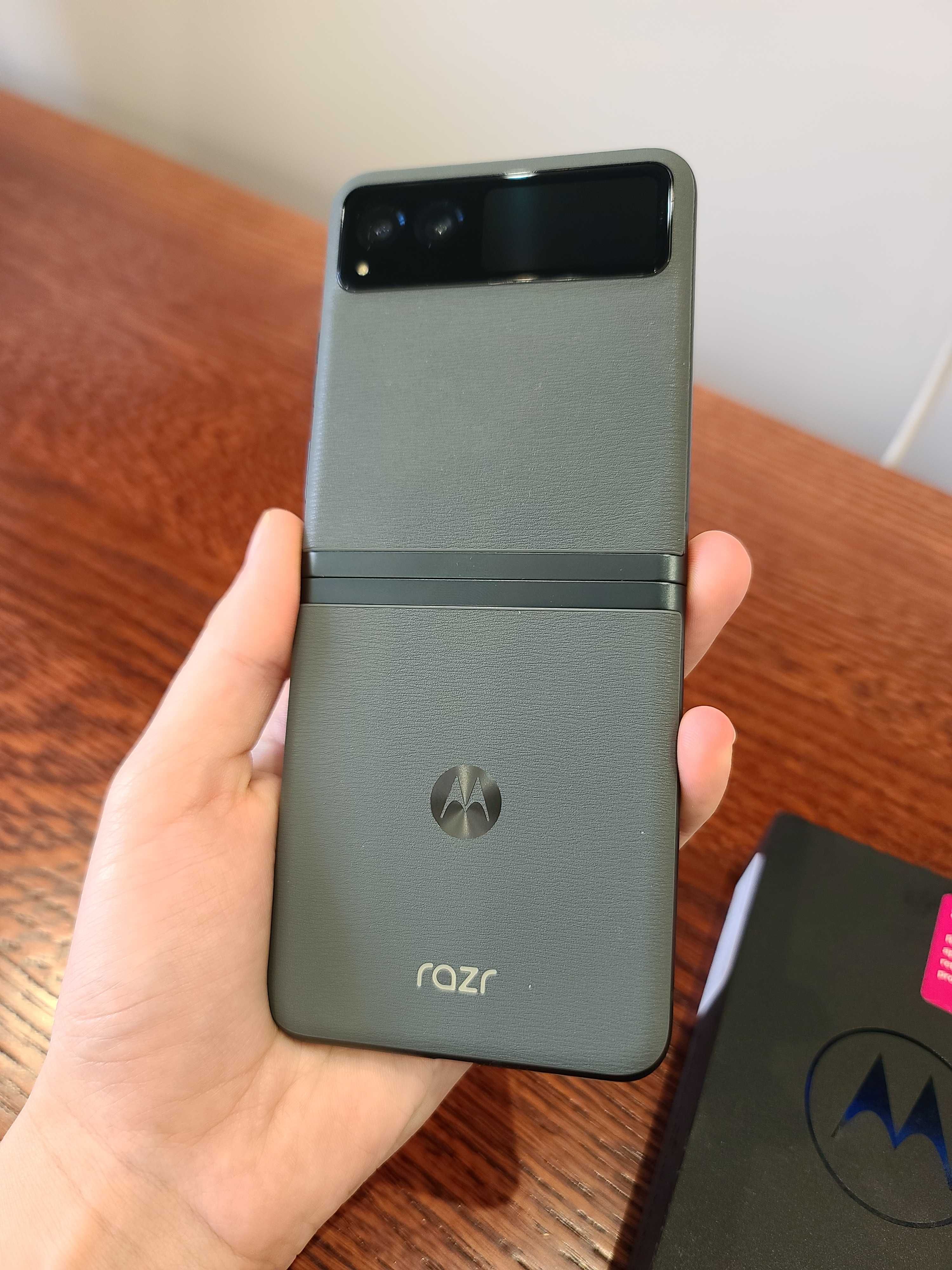 Motorola Razr 2023 XT2323-2, 8/128GB 1 цикл заряду