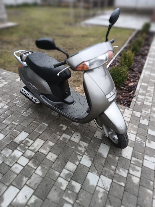 Honda AF48 Lead скутер