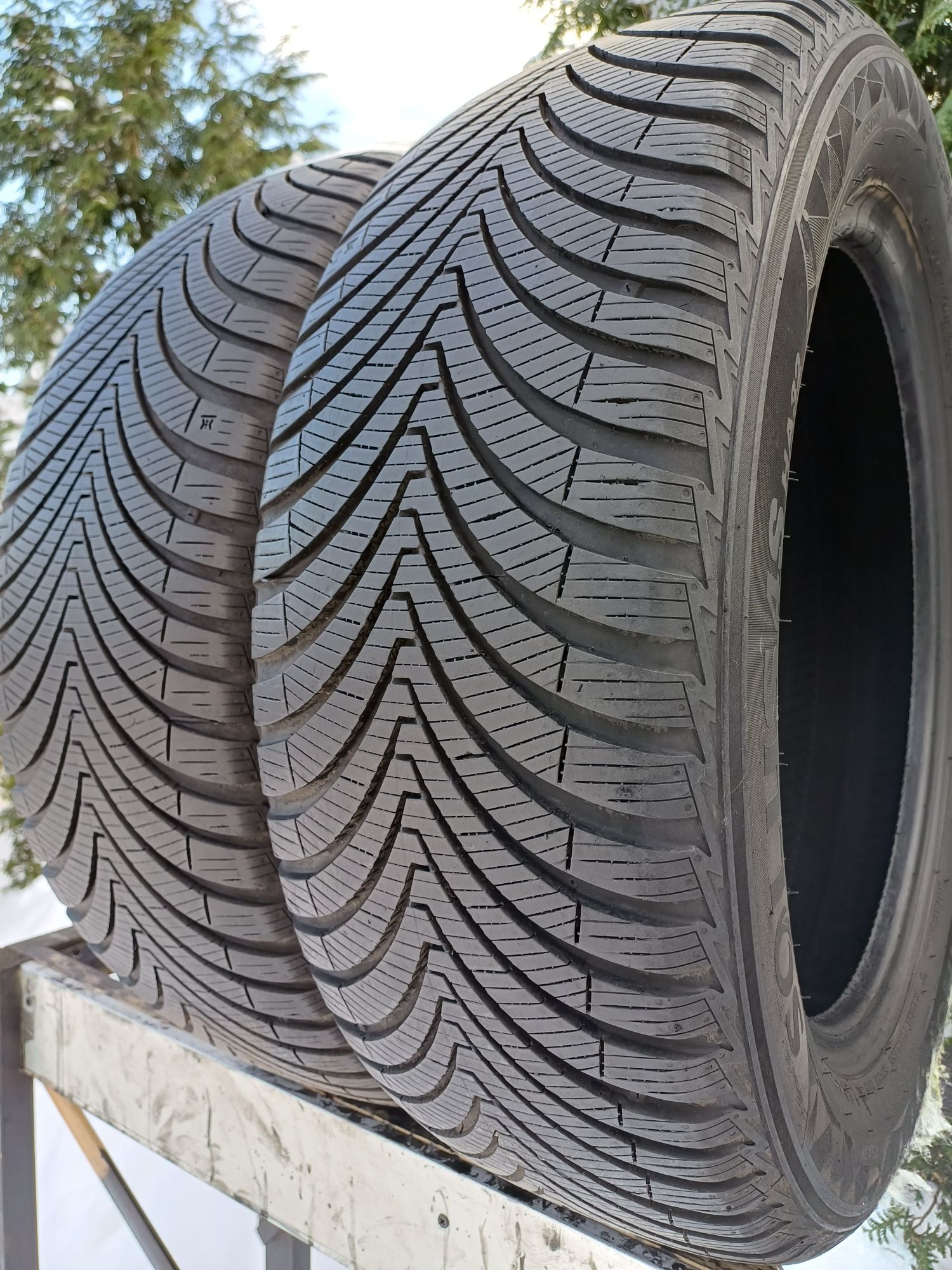 225/55/18 Sprzedam parę opon całorocznych Kumho