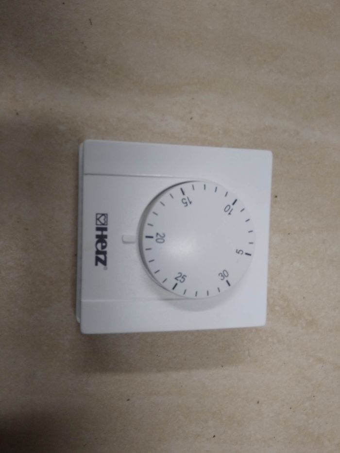 Regulator termostat do podłogówki ogrzewania podłogowego 2szt