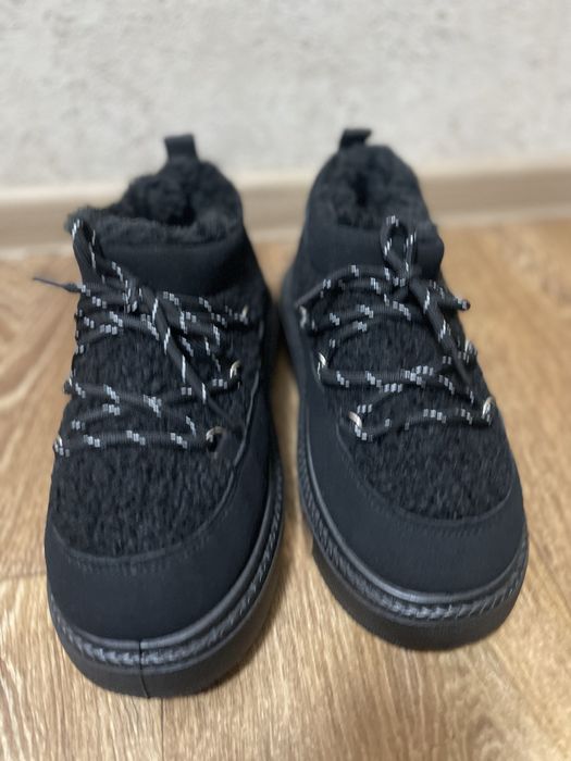 Уги ботинки теплі зимові 40 розмір.
