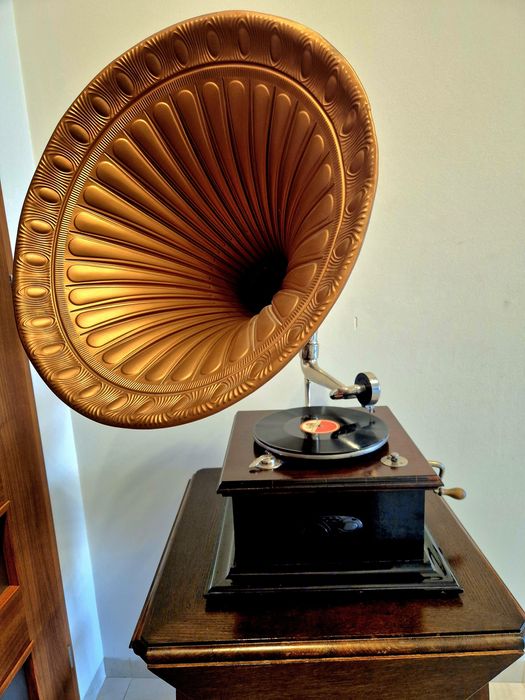 Stary zabytkowy gramofon patefon z Tubą  THORENS SWISS - MADE