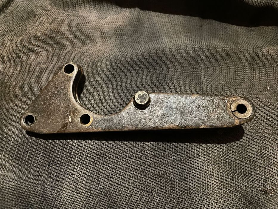 Кронштейн насоса гур Пассат Б3, Б4, Гольф 3, Венто